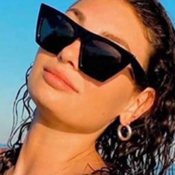 Lola Tortoise Woman’s Polarized Sunglasses - Picture 5 of 5